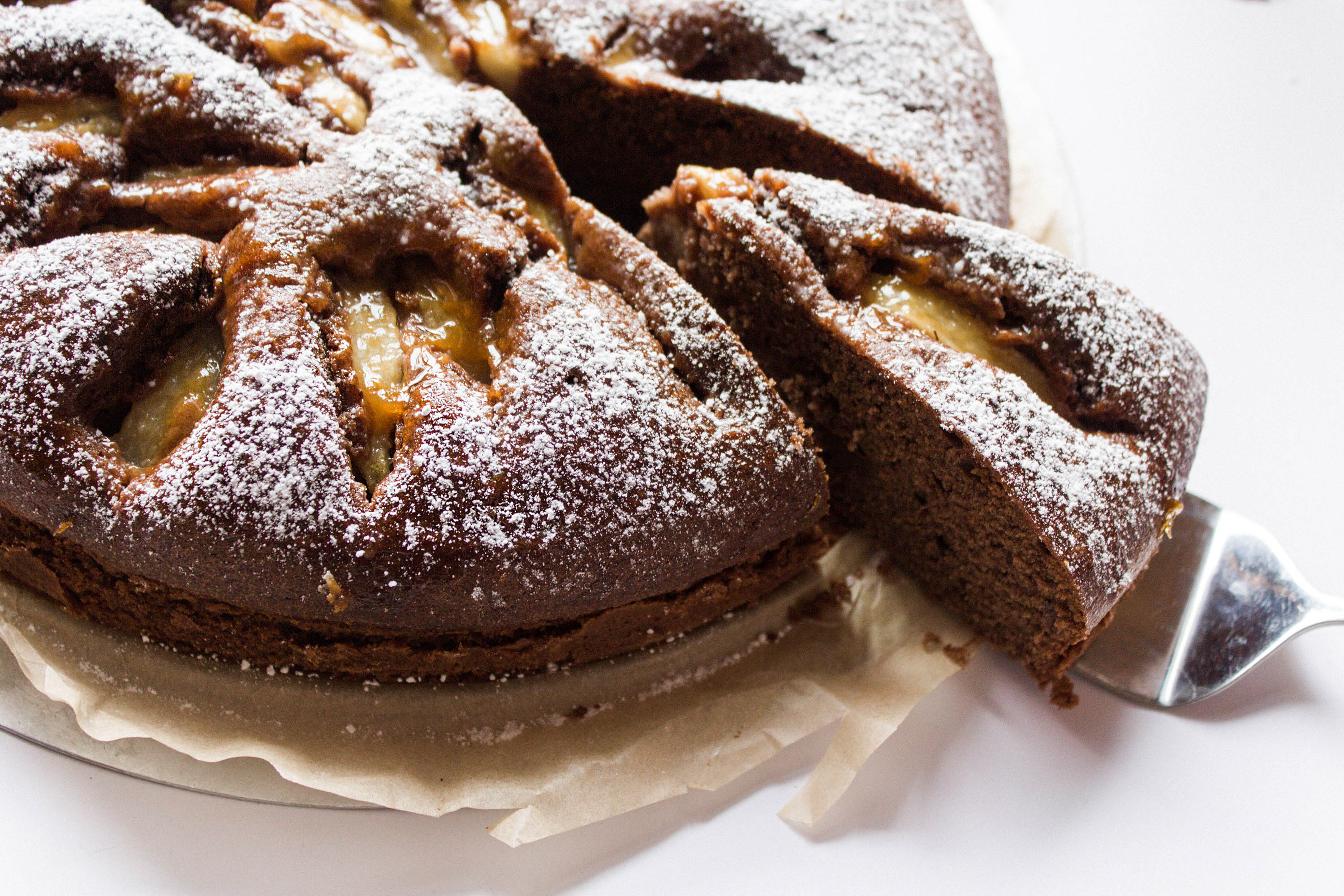 Saftiger Schokoladen Birnen Kuchen Rezept | i Heart Alice / iHeartAlice.com