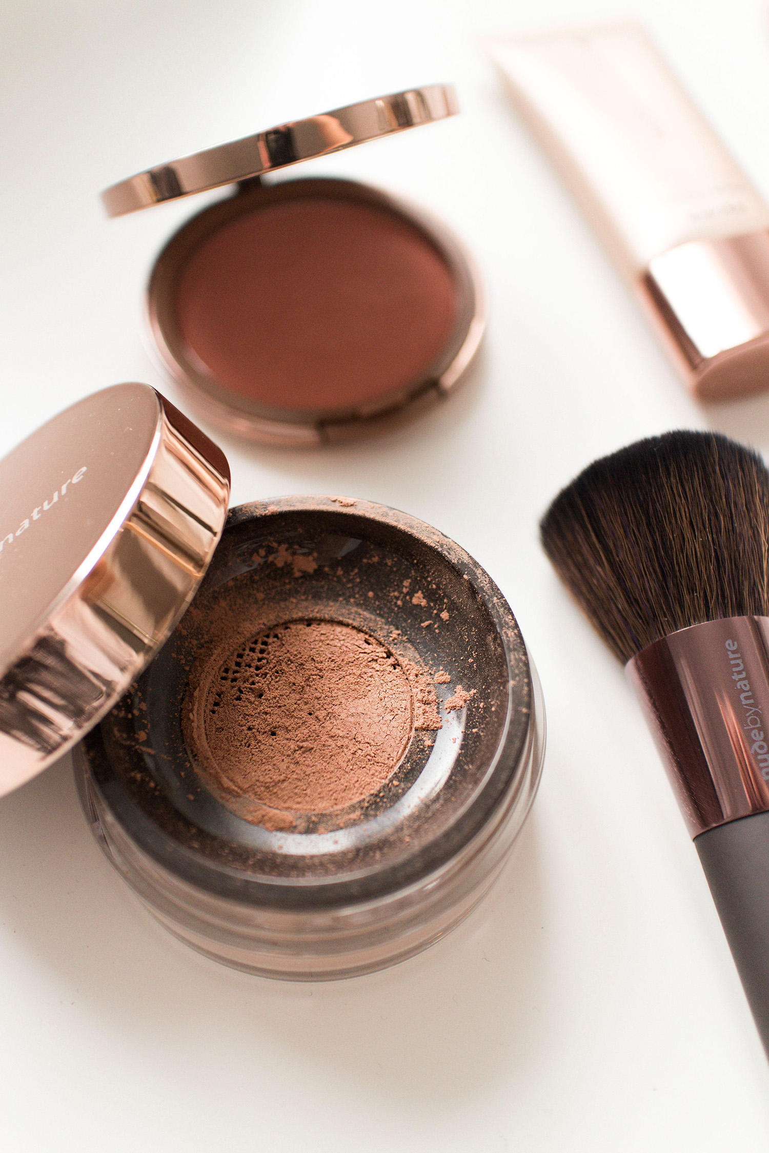 Nude by Nature Christmas Collection Set Review: Natural Glow Loose Bronzer – 01 Bondi Bronze