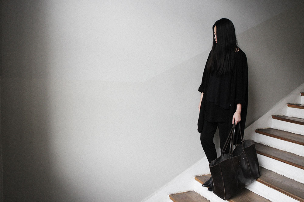 IHEARTALICE – Fashion & Travel-Blog by Alice M. Huynh from Germany: OOTD – Outfit of the Day wearing Oversize in all black everything & Maison Martin Margiela Leather Totebag
