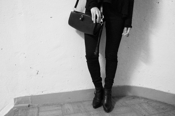 IHEARTALICE.DE – Fashion & Travel-Blog by Alice M. Huynh from Germany: All Black Everything Look wearing Skinny Jeans & Alexander Wang Pelican Sling Bag
