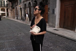 IHEARTALICE.DE – Fashion & Travel-Blog by Alice M. Huynh from Germany: Verona/Italy Travel & Food Diary – All Black Everything Look wearing V-Neck TShirt & Sporty Trousers