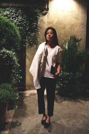 IHEARTALICE.DE – Fashion & Travel-Blog by Alice M. Huynh from Germany: Verona/Italy Travel & Food Diary – All Black Everything Look wearing White Neopren Shirt & Straight Trousers, Leather Loafers