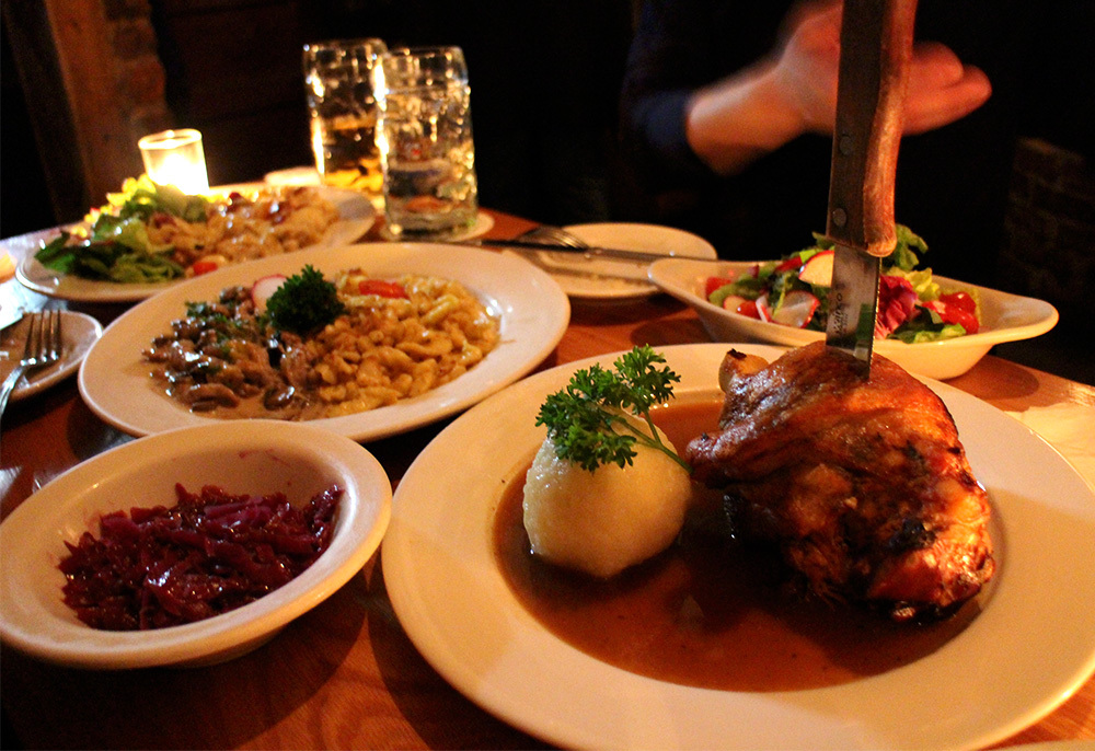 IHEARTALICE.DE – Fashion & Travel-Blog by Alice M. Huynh from Germany: New York / NYC Travel & Food Diary – Leben in New York: Bayrische Küche im "Zum Schneider" in New York