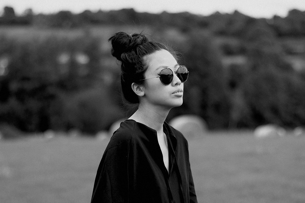 IHEARTALICE.DE – Fashion & Travel Blog: All Black Everything Look wearing Black Long Slit Dress