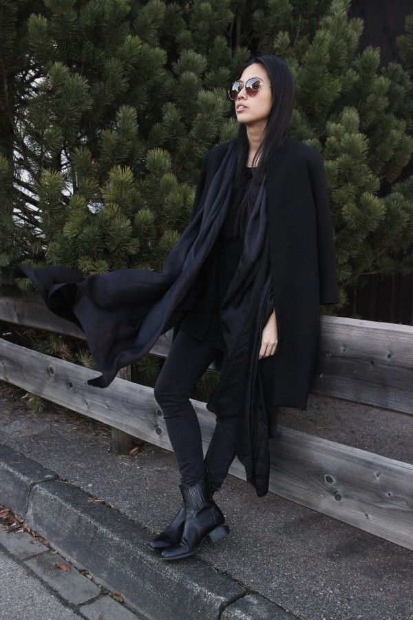 IHEARTALICE.DE – Fashion & Travel Blog: All Black Everything Look wearing Black Zara Coat, Axne Studios Skinny Jeans, Alexander Wang Boots / OOTD