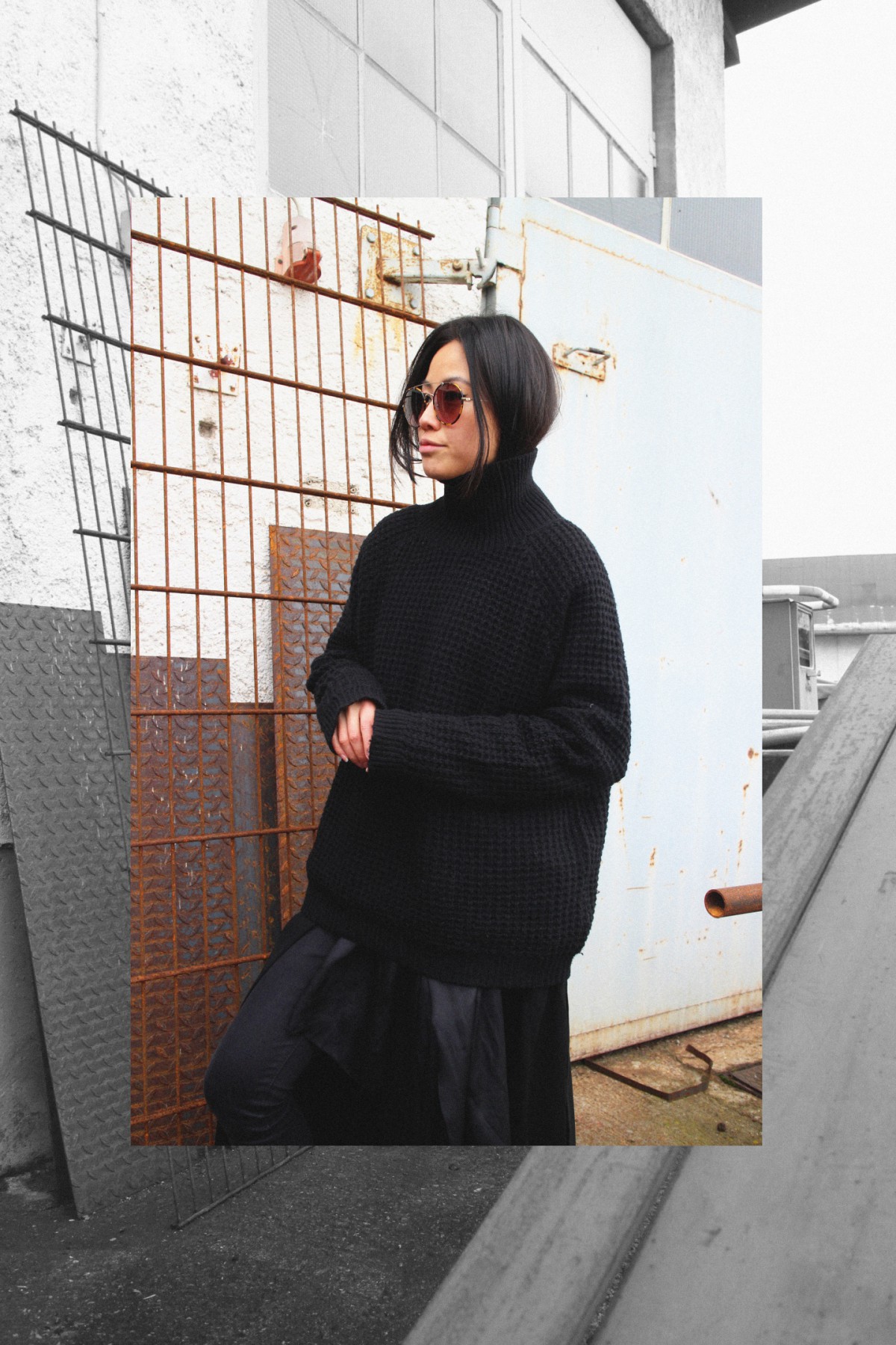 IHEARTALICE.DE – Fashion & Travel Blog: All Black Everything Look wearing Black Turtleneck & Nike Roshe Run