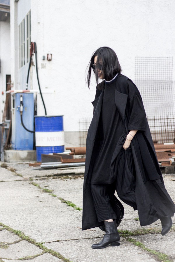 IHEARTALICE.DE – Fashion & Travel-Blog by Alice M. Huynh from Berlin/Germany: All black Everything Look wearing Prada Shades, Non Tokyo Turtleneck Dress, Issey Miyake Homme Pleats Please Pants, Alexander Wang Boots / OOTD