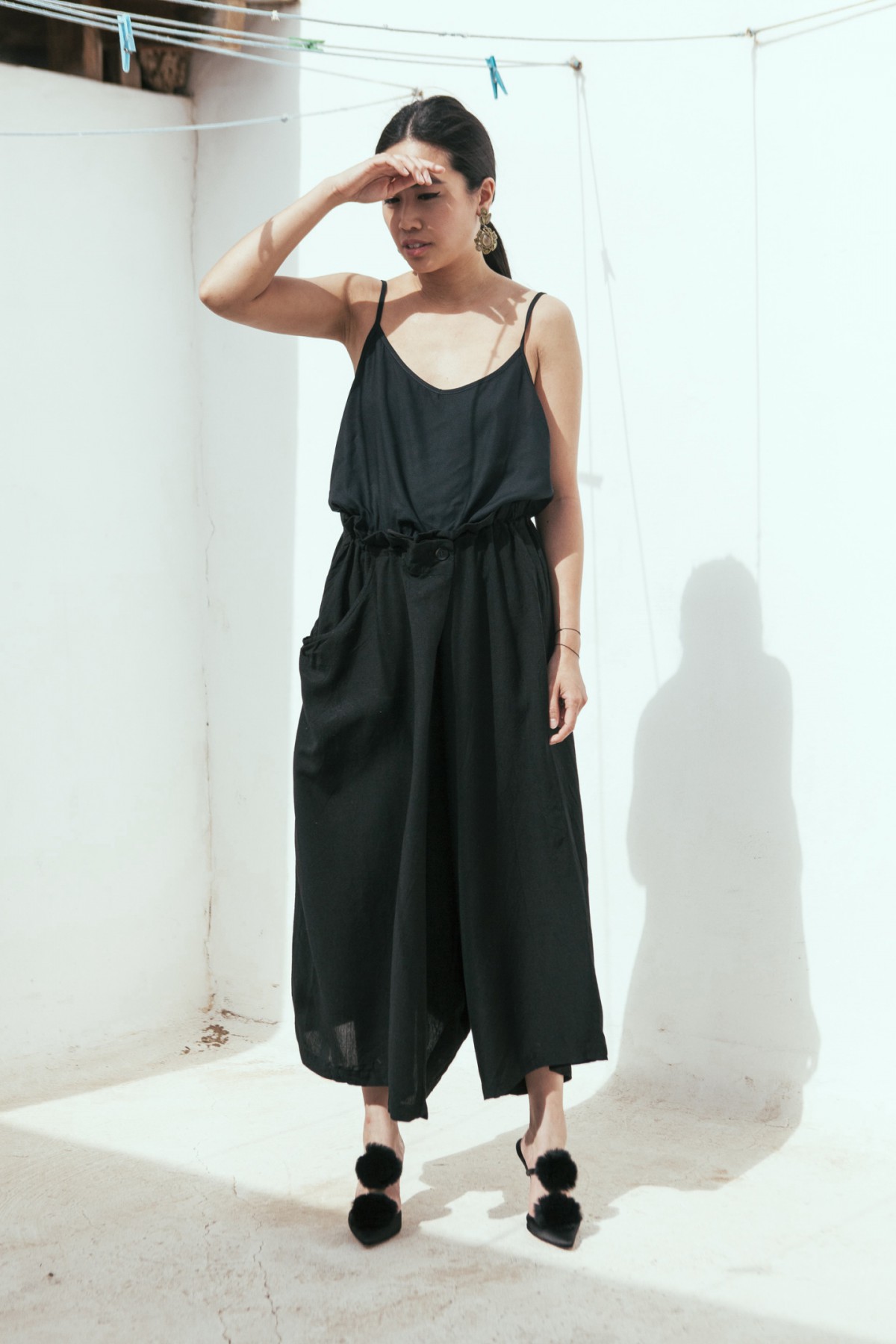 IHEARTALICE.DE – Fashion & Travel-Blog from Germany/Berlin by Alice M. Huynh: Fuerteventura Travel Diary – Black Top, Yohji Yamamoto Pants & Manolo Blahnik Crespo Satin Pumps in Fuerteventura / Spain by Lina Zangers