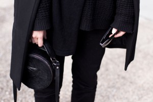 IHEARTALICE.DE – Travel, Lifestyle, Food & Fashion-Blog from Berlin/Germany by Alice M. Huynh: AllBlackEverything Looks by Alice, wearing Zara Coat, Won Hundred Knitwear Turtleneck, Acne Jeans, Carven Circular Handbag