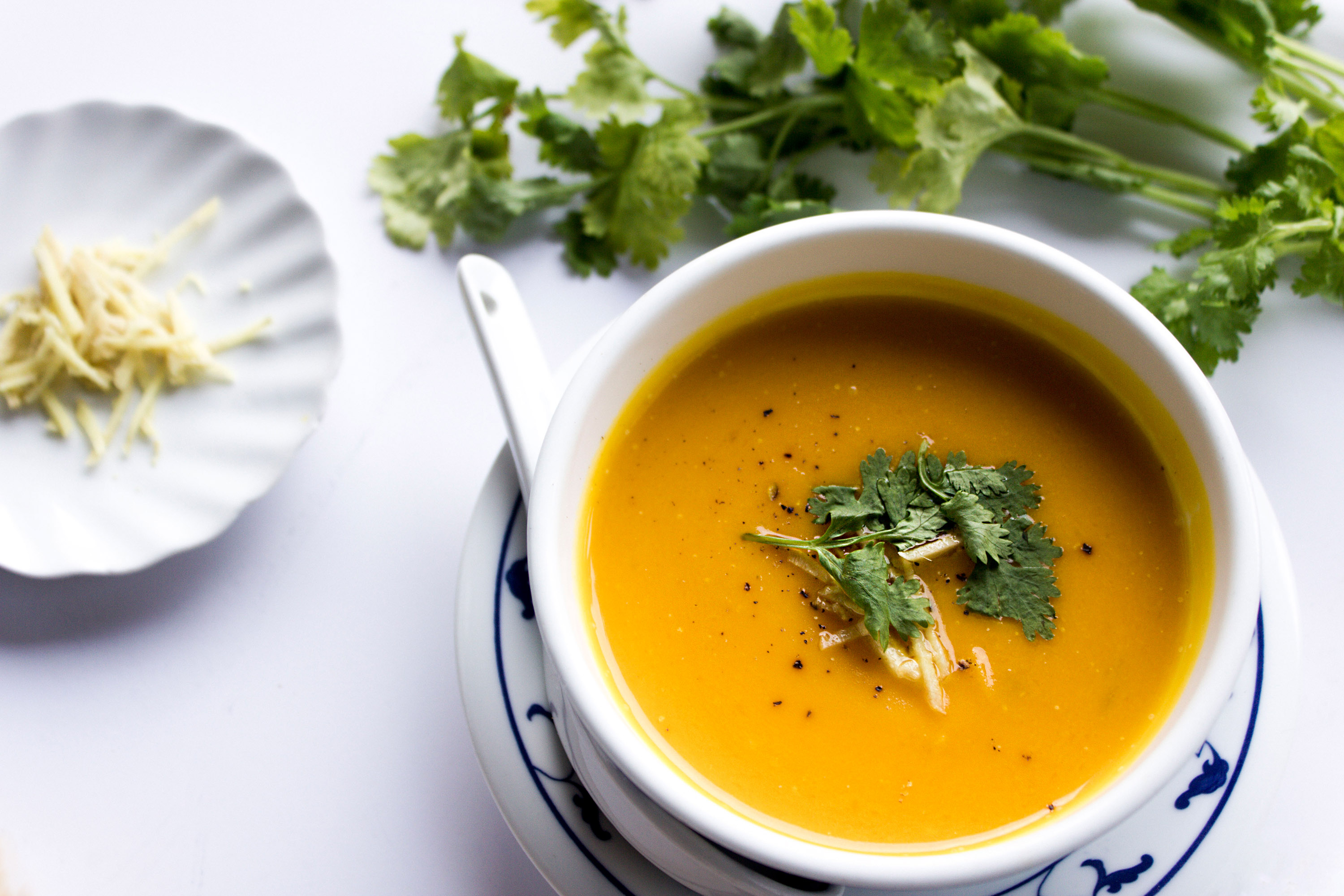 Vegane asiatische Kürbis-Ingwer Suppe mit Kokosmilch Rezept | i Heart ...