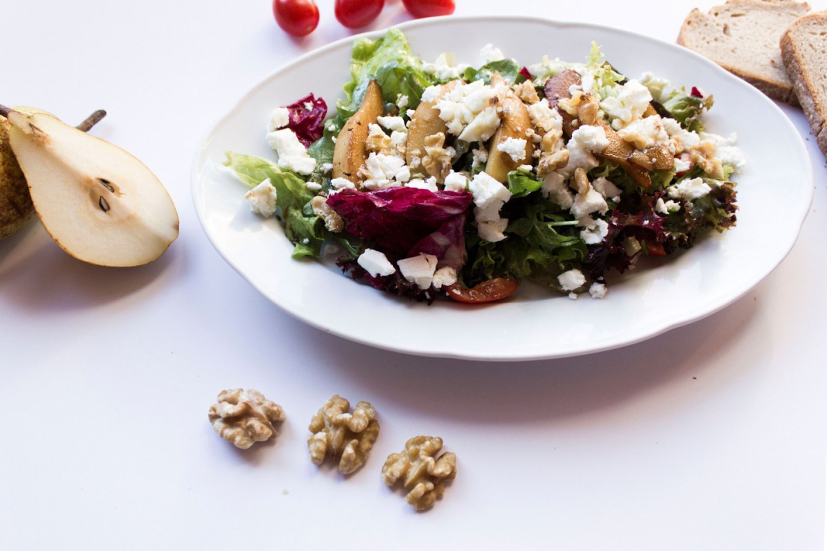 IHEARTALICE.DE – Travel, Fashion, Lifestyle & Food-Blog from Berlin/Germany by Alice M. Huynh: Herbstlicher Salat mit karamellisierten Birnen Rezept von Yvi Huynh / Foof Friday