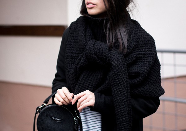 IHEARTALICE.DE – Travel, Lifestyle & Fashion-Blog from Berlin/Germany by Alice M. Huynh: All Black Everything Look – Striped Shirt, Boyfriend Jeans, Carven Circular Leather Bag, Rodenstock Shades, Zara Coat, Saint Laurent Paris Chelsea Boots & Wearing a jumper as scarf.