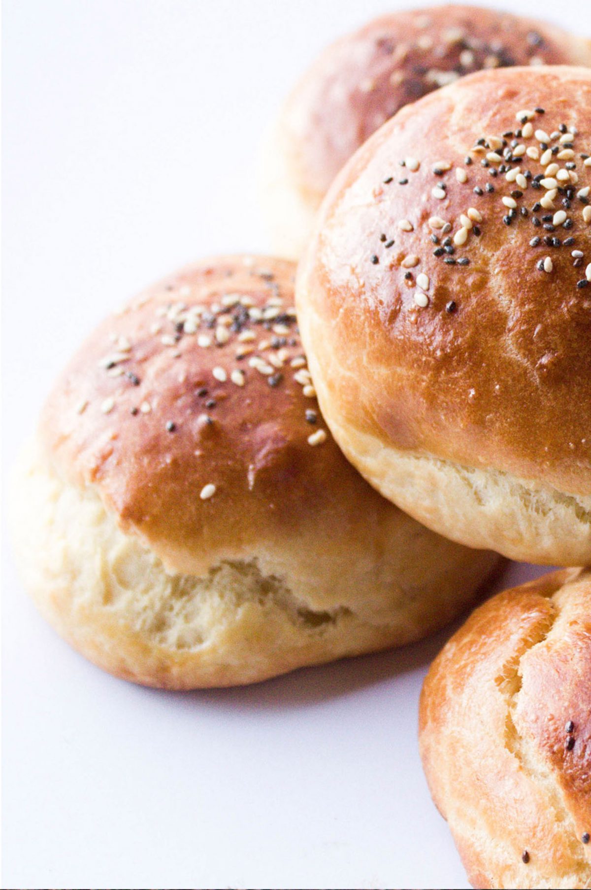 Brioche Burger Bun Rezept by Yvi Huynh / IheartAlice.com