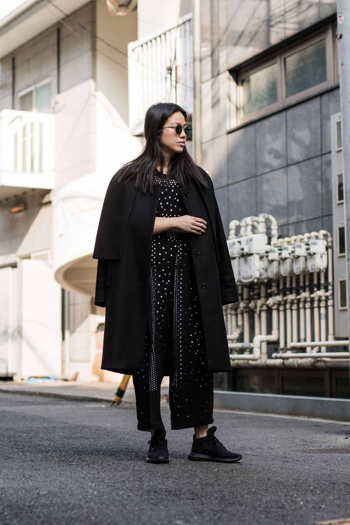 Tokyo Streetstyle / all black everything / iheartalice.com