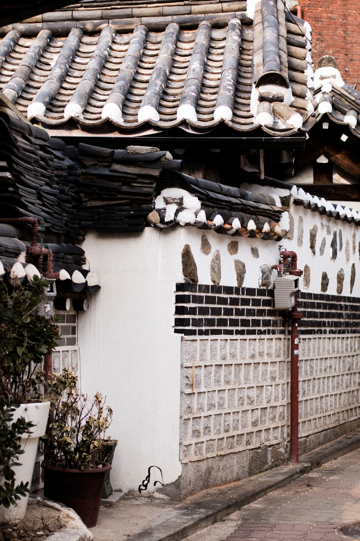 Bukchon Hanok Village / Travel Guide to Seoul, South Korea