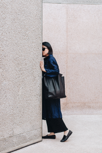 Gigi Hadid x VOGUE Eyewear in Marrakesh / ARKET Tunic, Tod's Loafers, EKTKE Leather Totebag & Issey Miyake Pleats Please Trousers - Casual Vocation Look by iHeartAlice.com - Travel & Lifestyleblog by Alice M. Huynh / Marocco Travel Diary