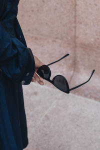 Gigi Hadid x VOGUE Eyewear in Marrakesh / ARKET Tunic, Tod's Loafers, EKTKE Leather Totebag & Issey Miyake Pleats Please Trousers - Casual Vocation Look by iHeartAlice.com - Travel & Lifestyleblog by Alice M. Huynh / Marocco Travel Diary