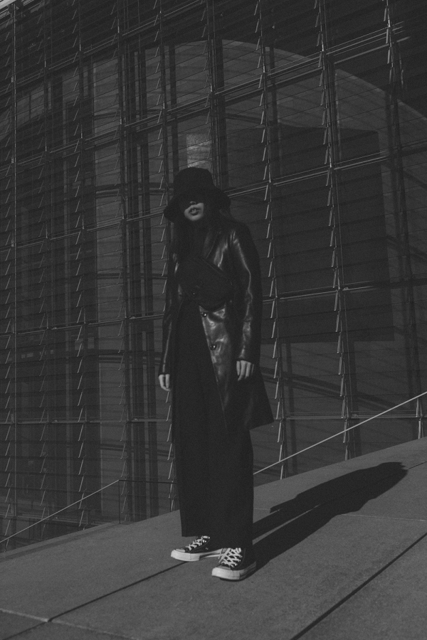 Vintage Leather Coat, Bucket Hat & Chucks / All Black Everything Look by Alice M. Huynh - iHeartAlice.com / Travel, Lifestyle & Fashionblog based in Berlin, Germany