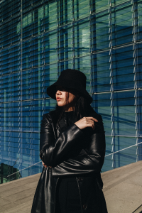 Vintage Leather Coat, Bucket Hat & Chucks / All Black Everything Look by Alice M. Huynh - iHeartAlice.com / Travel, Lifestyle & Fashionblog based in Berlin, Germany