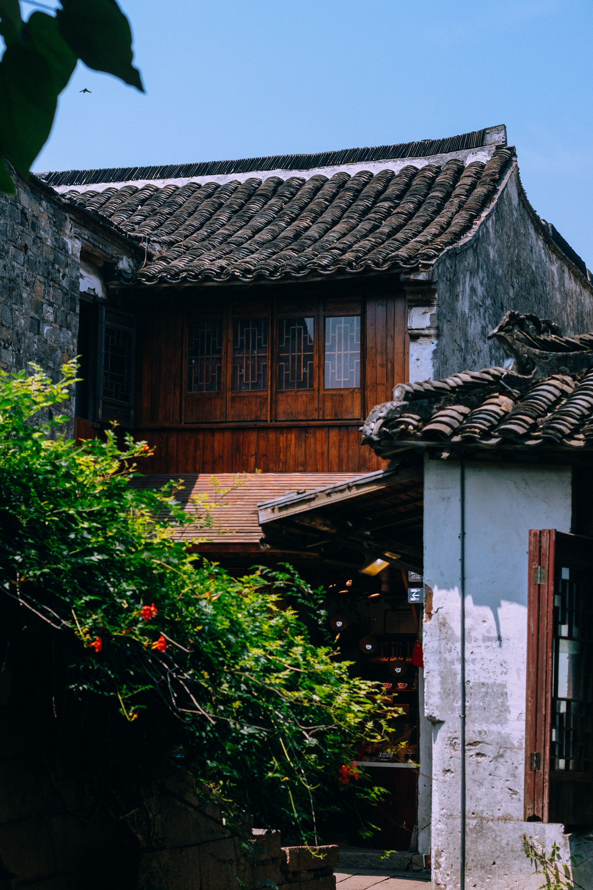 On The Streets of... Zhouzhuang, Jiangsu Province / Suzhou Travel Guide / Watertown Zhouzhuang – Travel, Lifestyle & Fashionblog by Alice M. Huynh / iHeartAlice.com