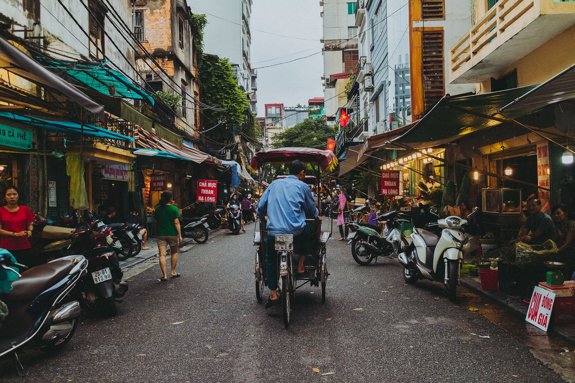 On The Streets of Hanoi, Vietnam - iHeartAlice.com Travel, Food & Lifestyleblog by Alice M. Huynh / Vietnam Travel Guide