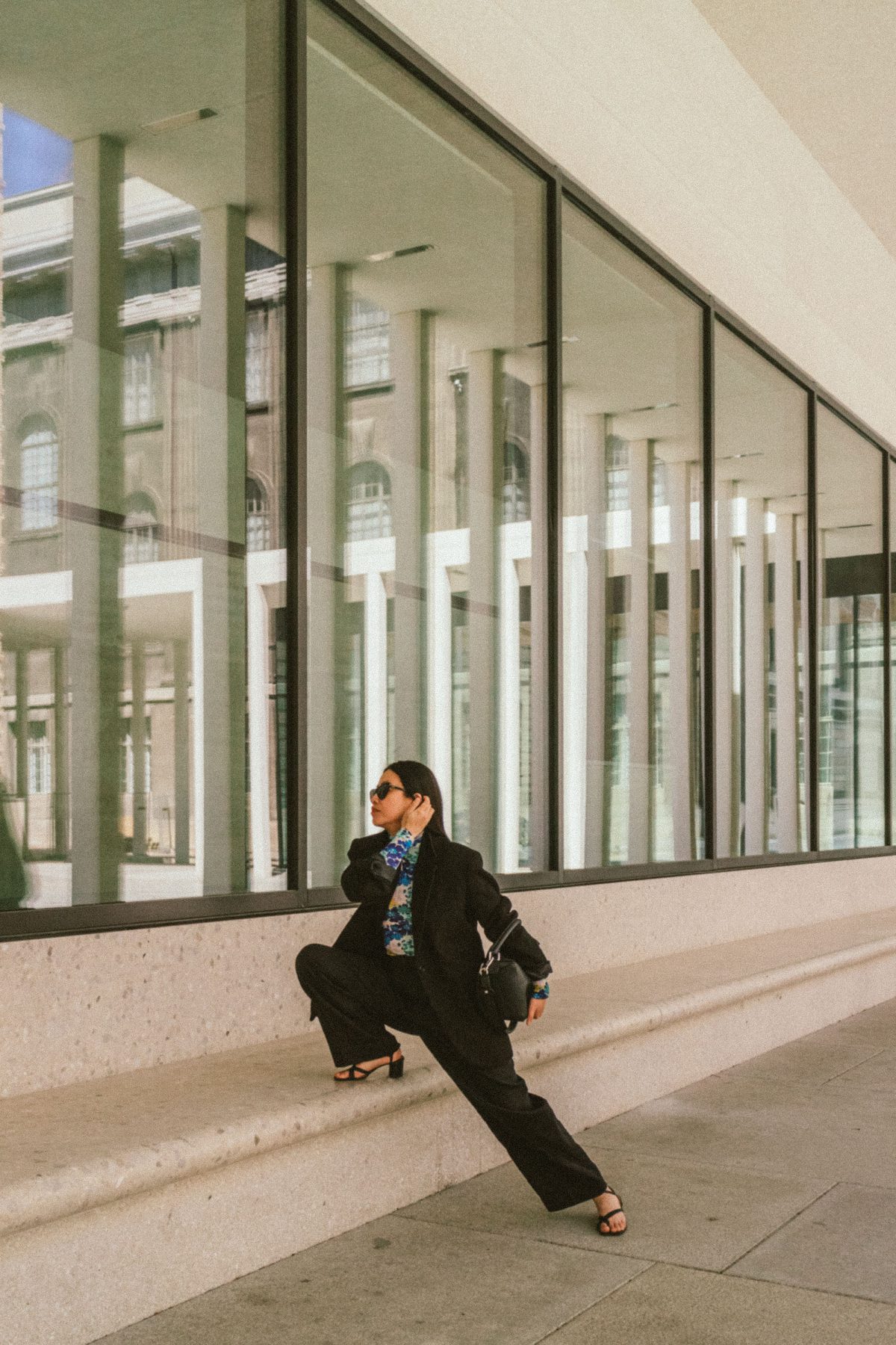 A Touch Of Spring – ARKET Linen Trousers & LOEWE Puzzle Bag / All-Black-Everything Look by Alice M. Huynh – Travel, Lifestyle & Fashionblog from Berlin, Germany / iHeartAlice.com – Minimalist Fashion & Style