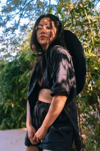 In The Mood For Summer: ARKET Linen Set & Straw Hat / All Black Summer Look - Minimalist Fashion / Fashion, Lifestyle & Travelblog by Alice M. Huynh