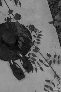 In The Mood For Summer: ARKET Linen Set & Straw Hat / All Black Summer Look - Minimalist Fashion / Fashion, Lifestyle & Travelblog by Alice M. Huynh