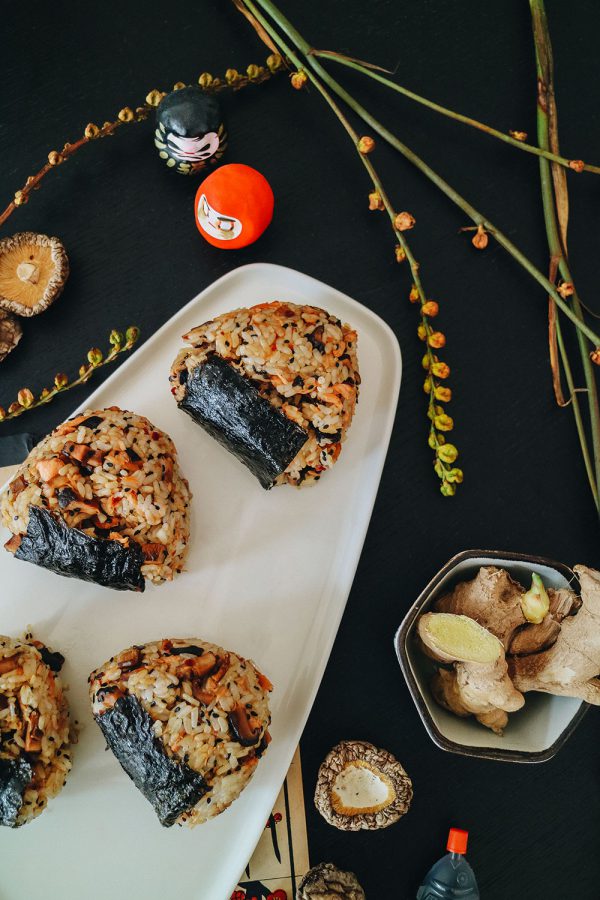 Salmon & Shiitake Onigiri Rezept – Japanische Reisbällchen / Authentische Rezepte von Alice M. Huynh – iHeartAlice.com / Travel, Lifestyle & Food Blog aus Berlin