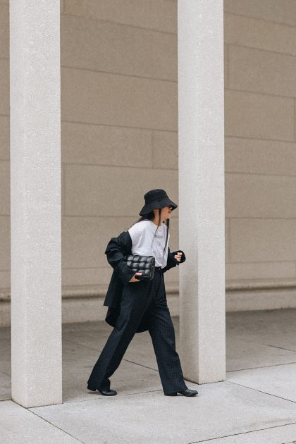 Bottega Veneta Padded Cassette Bag & In Private Studio Dinner for One T-Shirt / All-Black-Everything Look by Alice M. Huynh – iHeartAlice.com Lifestyle, Travel & Fashionblog from Berlin, Germany / Minimalist Fashion Streetstyle