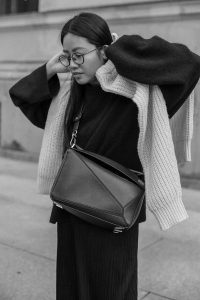 Cozy Knits & LOEWE Puzzle Bag / All-Black-Everything Look by Alice M. Huynh – iHeartAlice.com Lifestyle, Travel & Fashionblog from Berlin, Germany / Minimalist Fashion Streetstyle