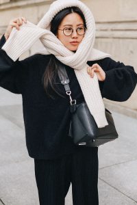 Cozy Knits & LOEWE Puzzle Bag / All-Black-Everything Look by Alice M. Huynh – iHeartAlice.com Lifestyle, Travel & Fashionblog from Berlin, Germany / Minimalist Fashion Streetstyle