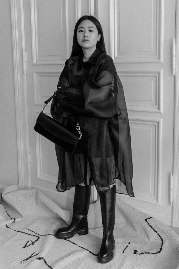 Maison Margiela Oversized Silk-Organza Shirt & ARKET Chunky Leather Boots – Minimalist All-Black Look by Alice M. Huynh / iHeartAlice.com – Travel, Lifestyle & Fashionblog based in Berlin, Germany