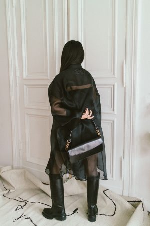 Maison Margiela Oversized Silk-Organza Shirt & ARKET Chunky Leather Boots – Minimalist All-Black Look by Alice M. Huynh / iHeartAlice.com – Travel, Lifestyle & Fashionblog based in Berlin, Germany