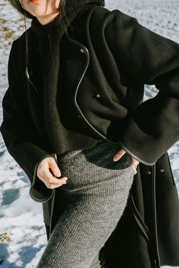 How To Keep Warm in Winter: ARKET Melton Coat & Alpaka Knit Set / Minimalist Look by Alice M. Huynh – Travel, Lifestyle & Fashionblog based in Berlin, Germany