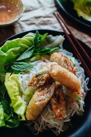 Bún Chả Giò - Reisnudeln mit Frühlingsrollen Rezept / Authenthisch Vietnamesisch Kochen mit iHeartAlice.com – Travel, Lifestyle & Foodblog by Alice M. Huynh