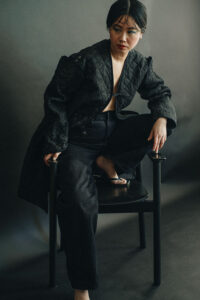 Barrel Leg Jeans & Maison Margiela Coat / All Black Everything Look by Alice M. Huynh – iHeartAlice.com / Travel, Lifestyle & Fashionblog from Berlin, Germany