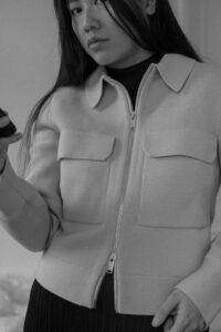 Black & Taube / ARKET Merino Boxy Jacket & Issey Miyake Pleats Please Trousers – Berlin based Travel, Lifestyle & Fashionblog by Alice M. Huynh
