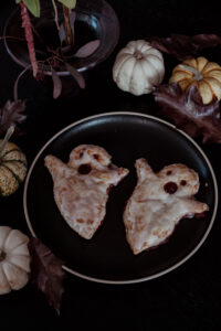 Halloween Rezept: Sour Cherry Ghost Puff Pastry / iHeartAlice.com - Berlin based Travel, Lifestyle & Food Blog by Alice M. Huynh
