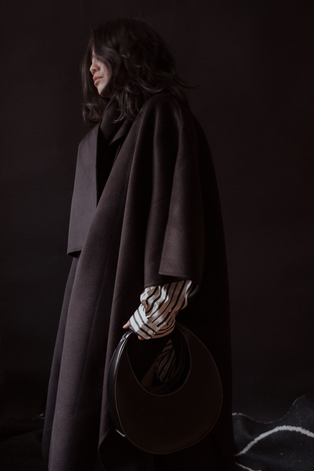 ARKET Shawl Cape & Staud Moon Bag / Berlin based Travel, Lifestyle & Fashionblog by Alice M. Huynh - iHeartAlice.com
