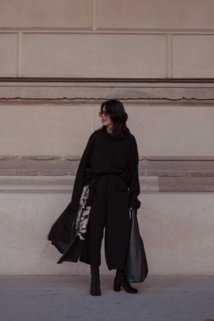 The Row Bindle Bag, Maison Margiela Tabi Boots & Yohji Yamamoto Trousers / All Black Everything Look by Alice M. Huynh - Berlin based Style, Travel & Lifestyleblog iHeartAlice.com